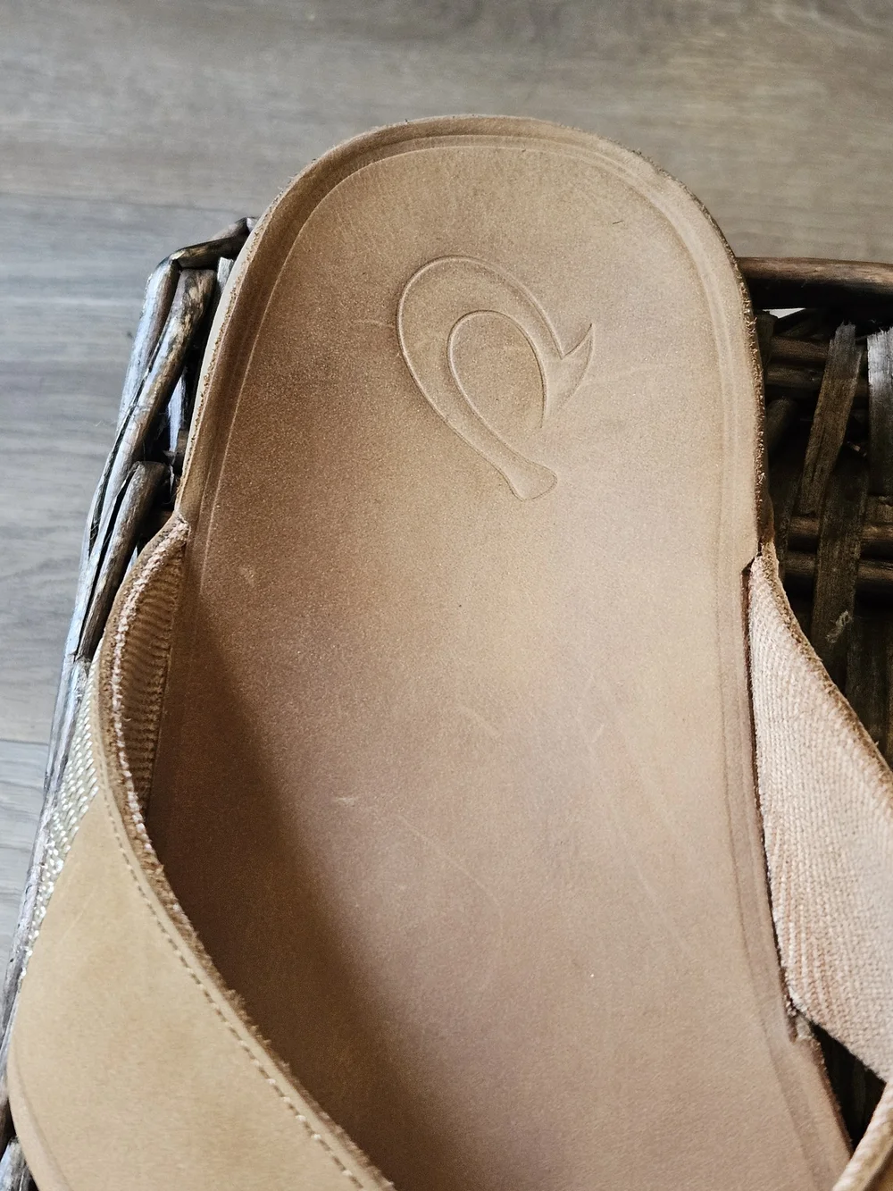 OluKai Tuahine Men's Waterproof Leather Sandals Flip Flops Tan Size 15